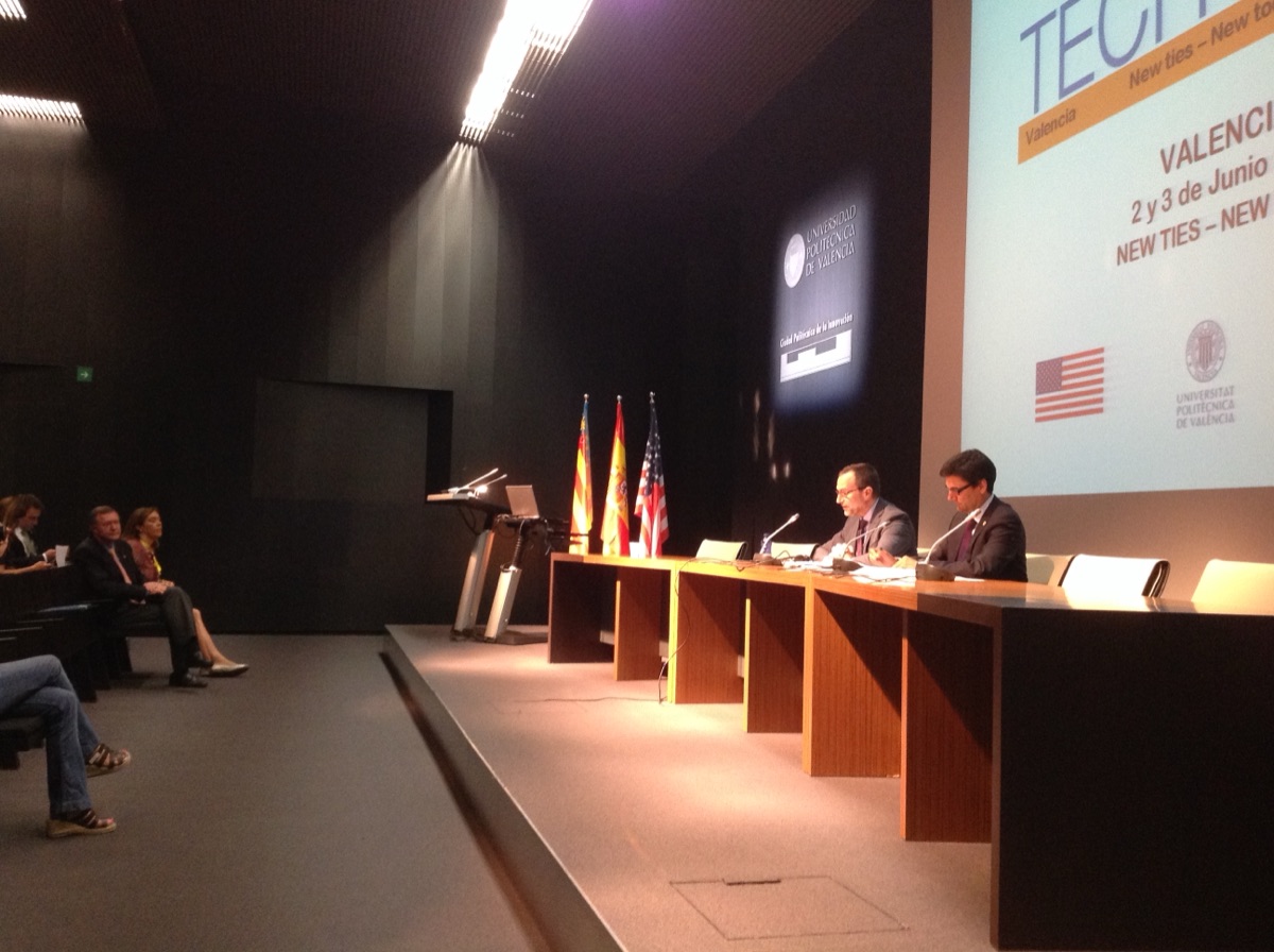 jovens reunidos em barcelona