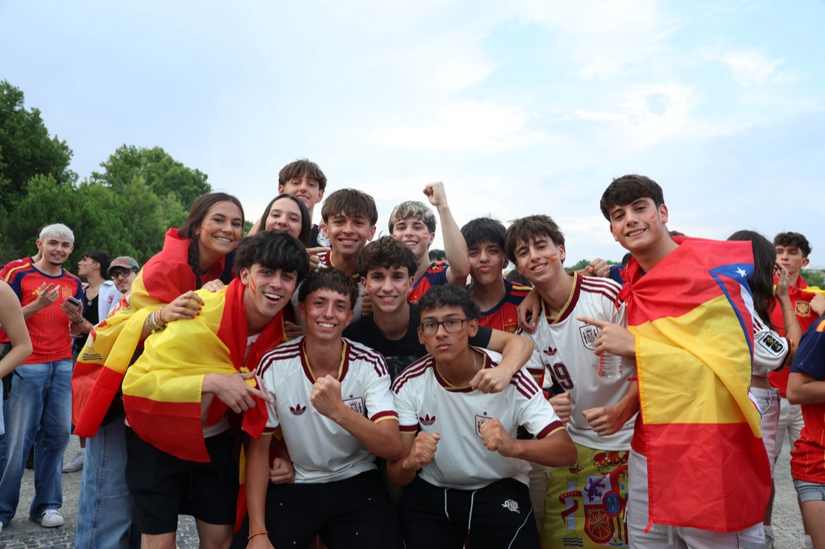 Fans in Barcelona Stadion in Seville