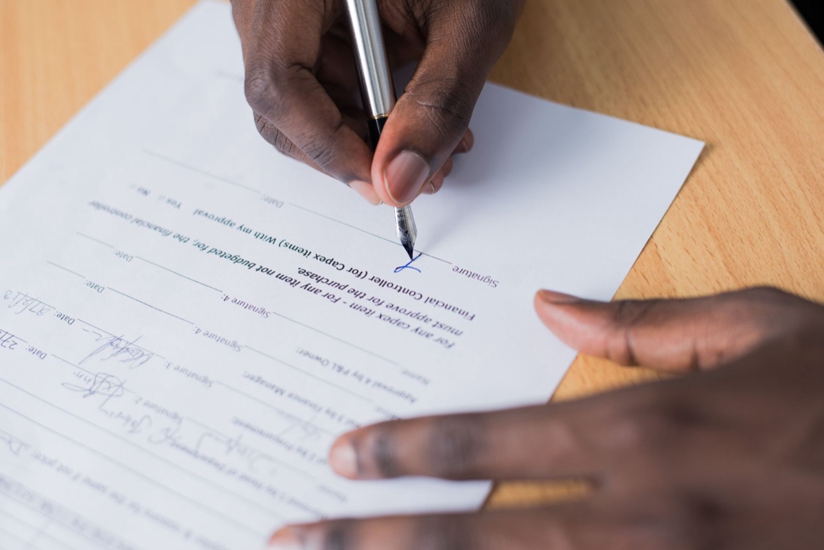 Firma de acuerdo comercial internacional en España