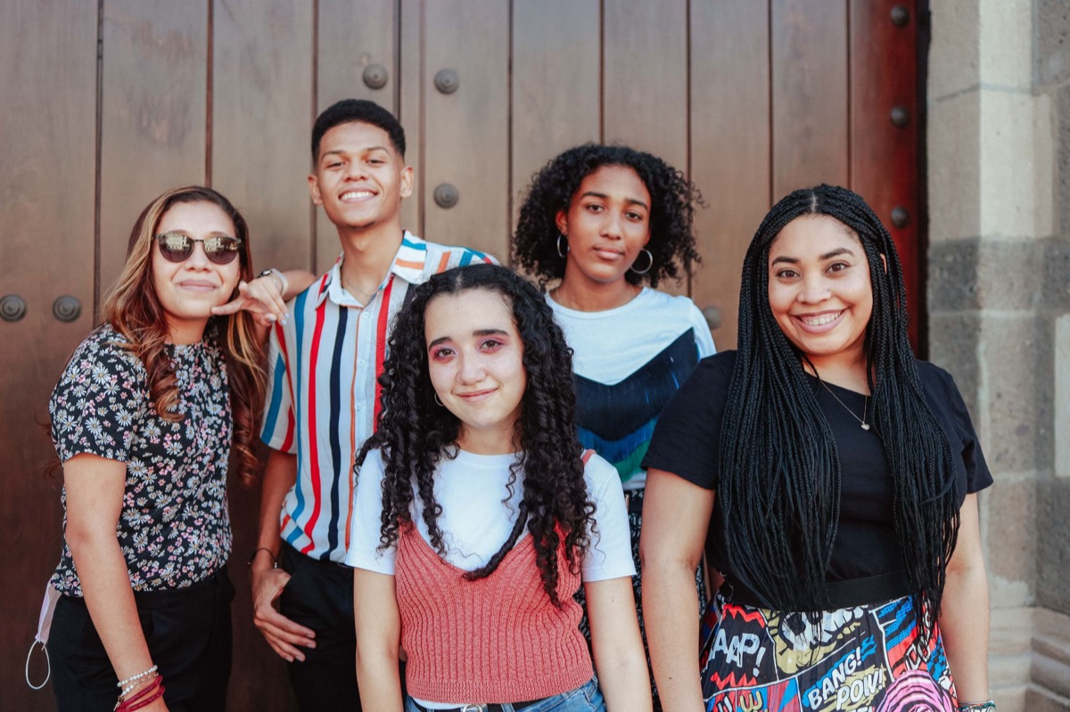 Groupe diversifié de personnes en Espagne