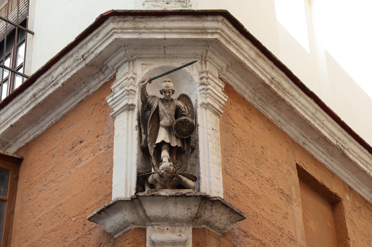 Relgie in Spanje: religieus symbool in een steen